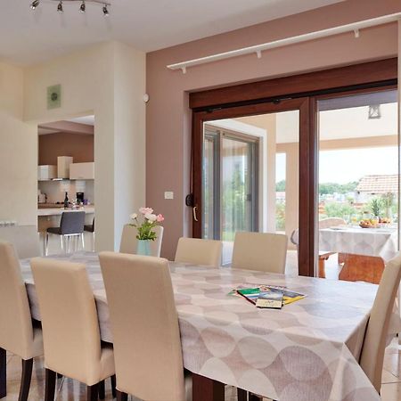 Villa Bartona For 8 Persons With Private Swimmingpool بولا المظهر الخارجي الصورة