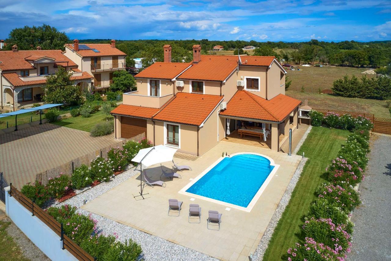 Villa Bartona For 8 Persons With Private Swimmingpool بولا المظهر الخارجي الصورة