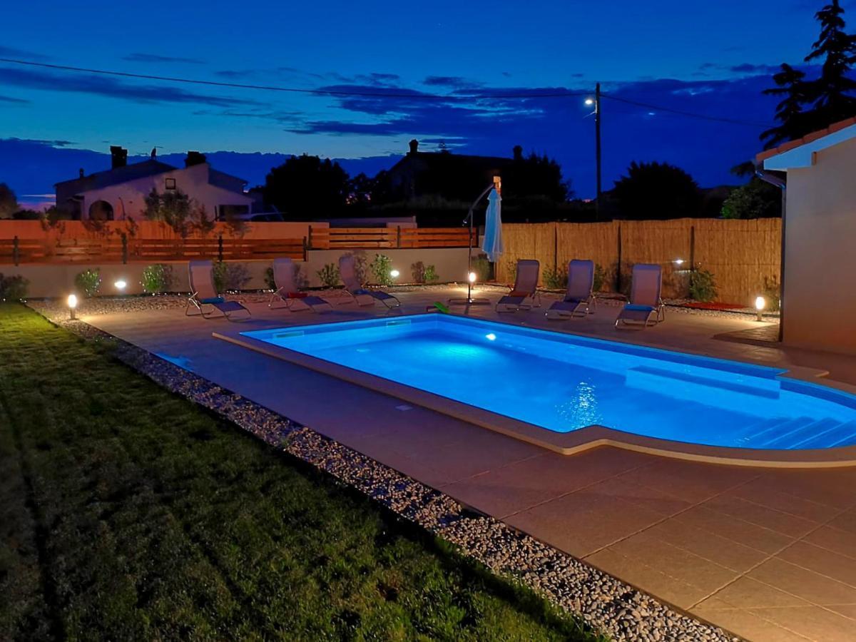 Villa Bartona For 8 Persons With Private Swimmingpool بولا المظهر الخارجي الصورة