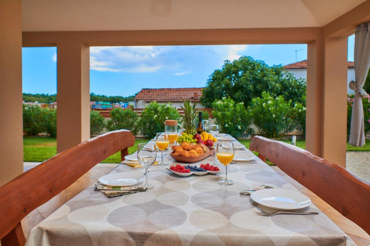 Villa Bartona For 8 Persons With Private Swimmingpool بولا المظهر الخارجي الصورة