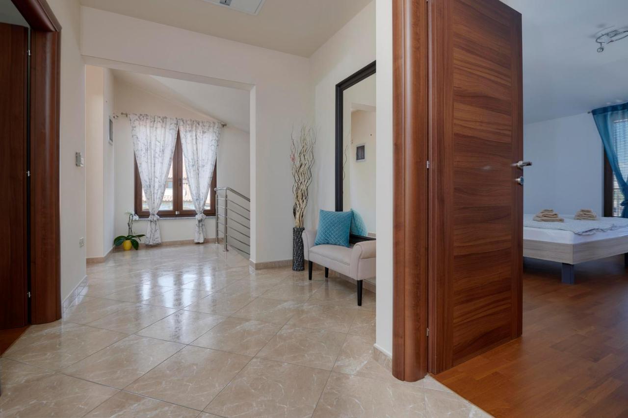 Villa Bartona For 8 Persons With Private Swimmingpool بولا المظهر الخارجي الصورة