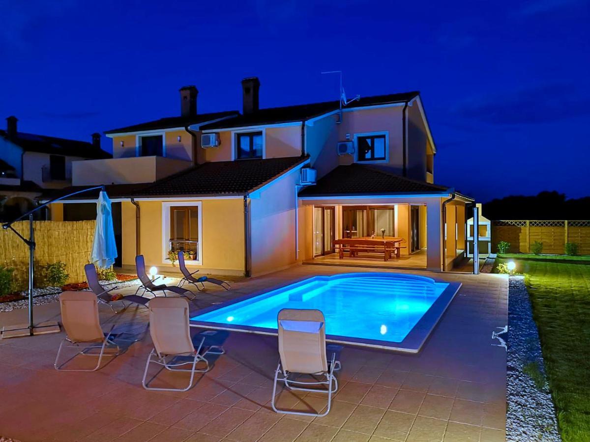 Villa Bartona For 8 Persons With Private Swimmingpool بولا المظهر الخارجي الصورة