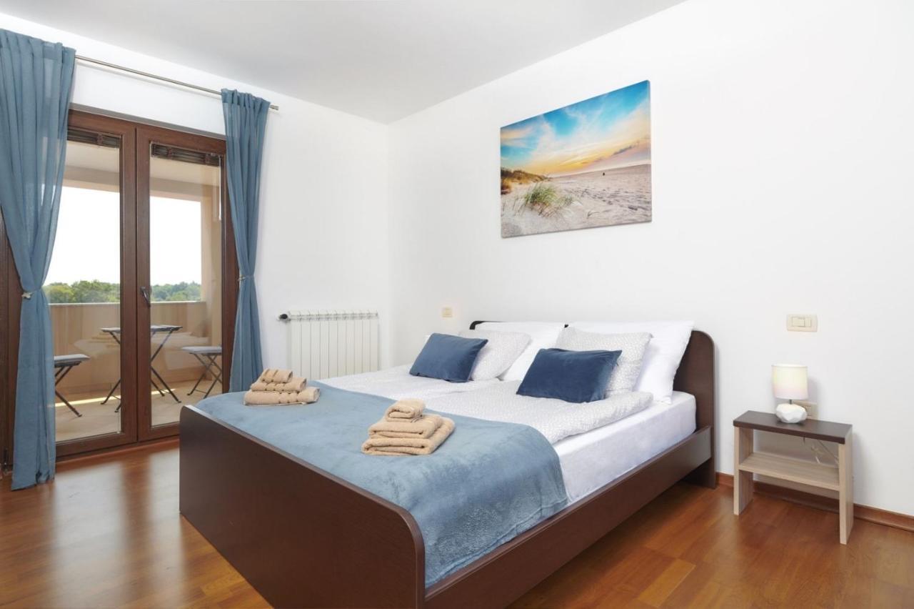 Villa Bartona For 8 Persons With Private Swimmingpool بولا المظهر الخارجي الصورة