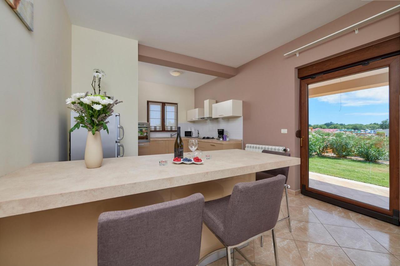 Villa Bartona For 8 Persons With Private Swimmingpool بولا المظهر الخارجي الصورة