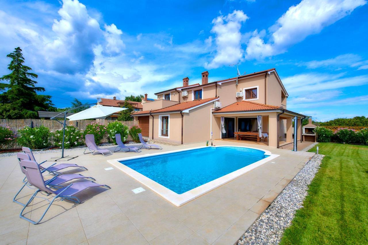 Villa Bartona For 8 Persons With Private Swimmingpool بولا المظهر الخارجي الصورة