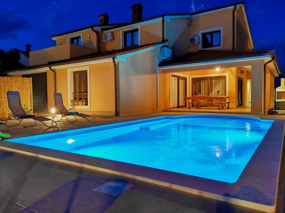 Villa Bartona For 8 Persons With Private Swimmingpool بولا المظهر الخارجي الصورة