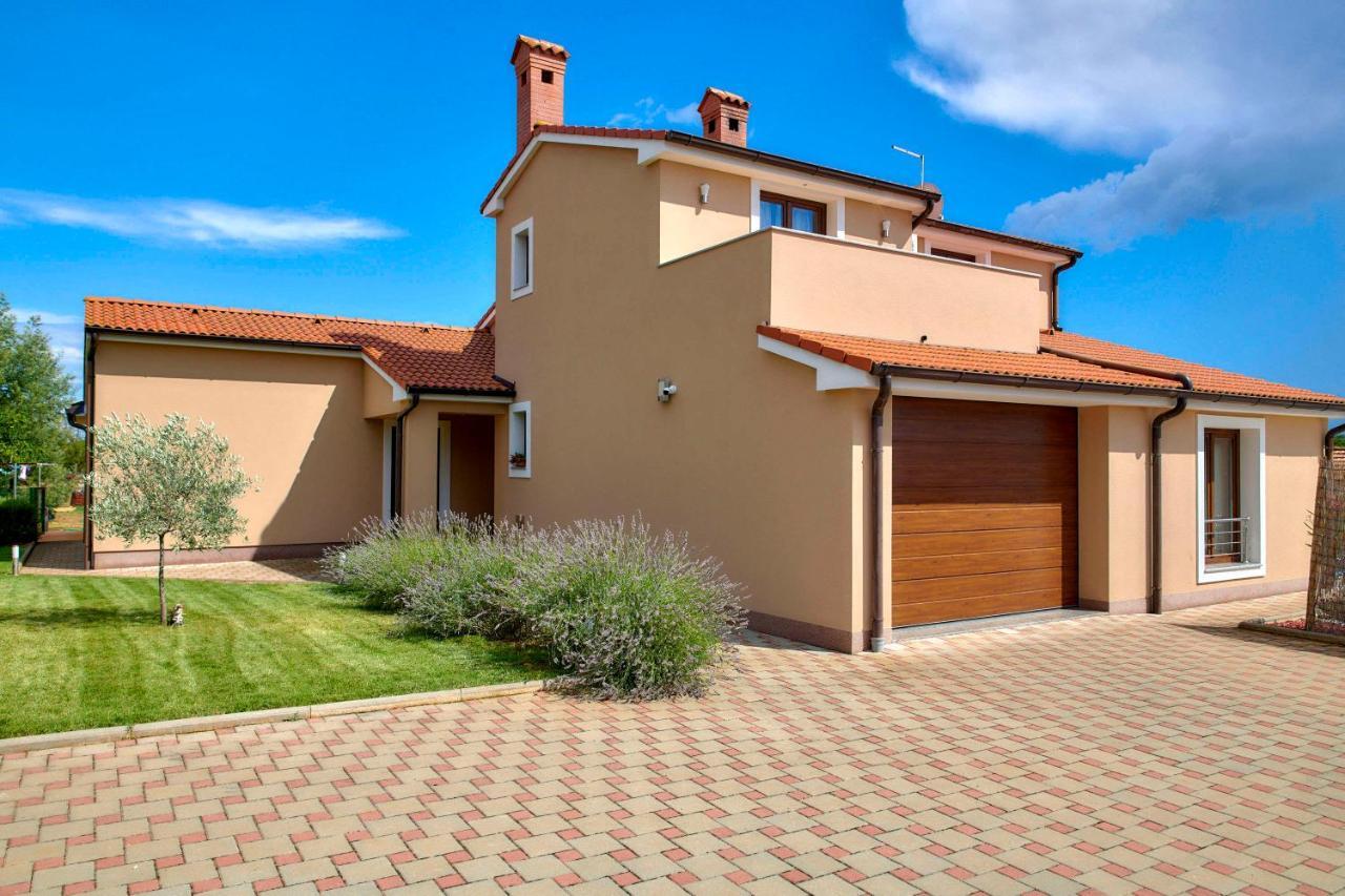 Villa Bartona For 8 Persons With Private Swimmingpool بولا المظهر الخارجي الصورة