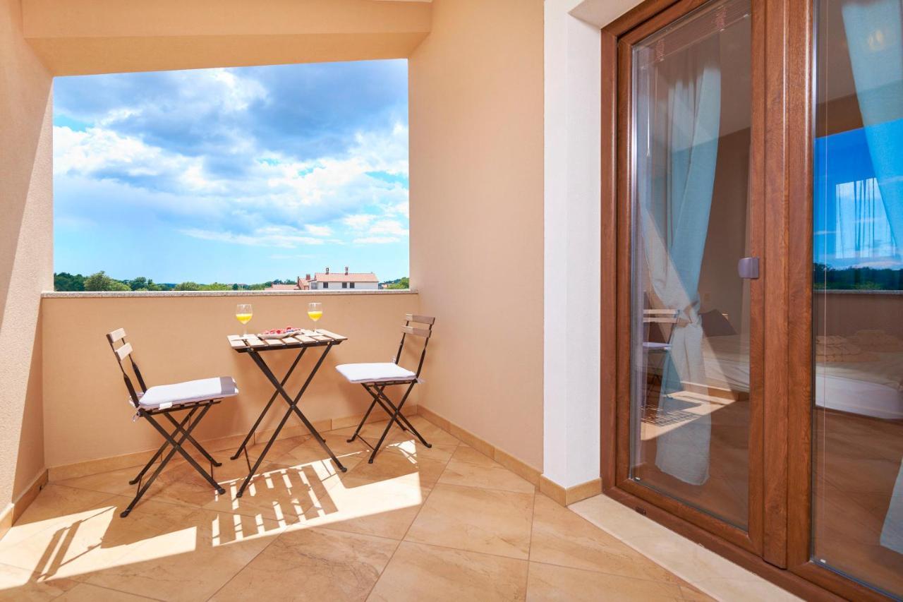 Villa Bartona For 8 Persons With Private Swimmingpool بولا المظهر الخارجي الصورة