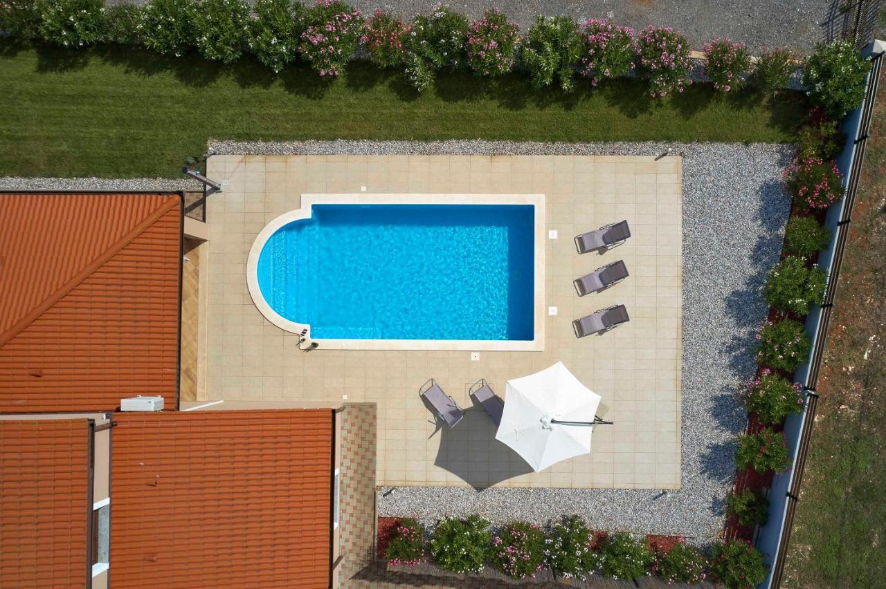 Villa Bartona For 8 Persons With Private Swimmingpool بولا المظهر الخارجي الصورة