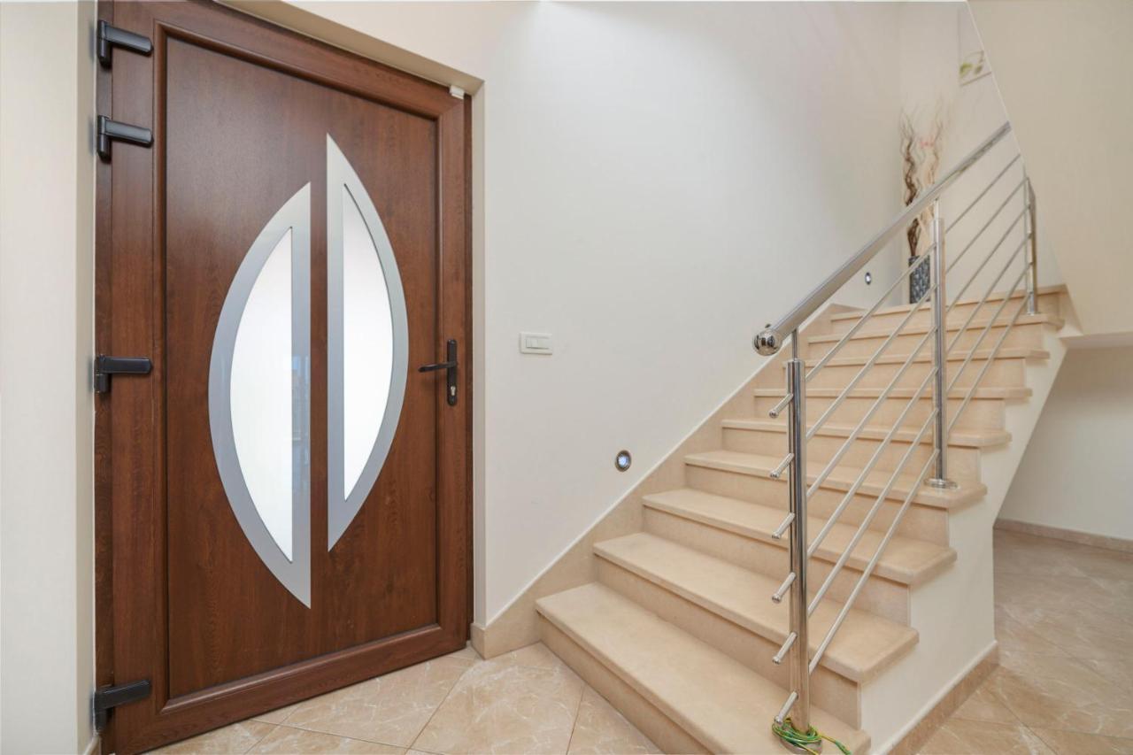 Villa Bartona For 8 Persons With Private Swimmingpool بولا المظهر الخارجي الصورة