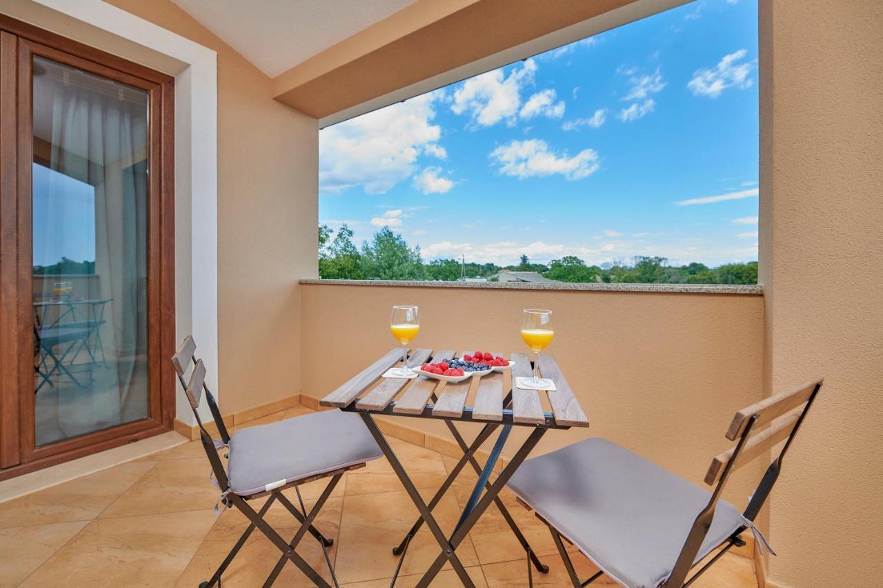 Villa Bartona For 8 Persons With Private Swimmingpool بولا المظهر الخارجي الصورة